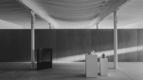Tracing Multiple Layers of Clues to Reframe the Boundary Between Living and Architecture